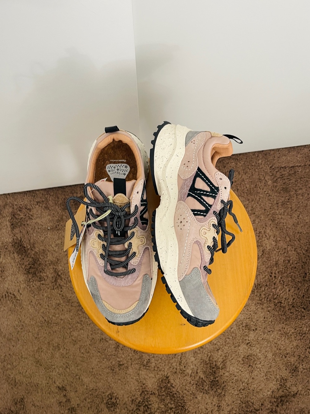 NWOB Flower Mountain Solin Sneakers Shoes Womens 9.5